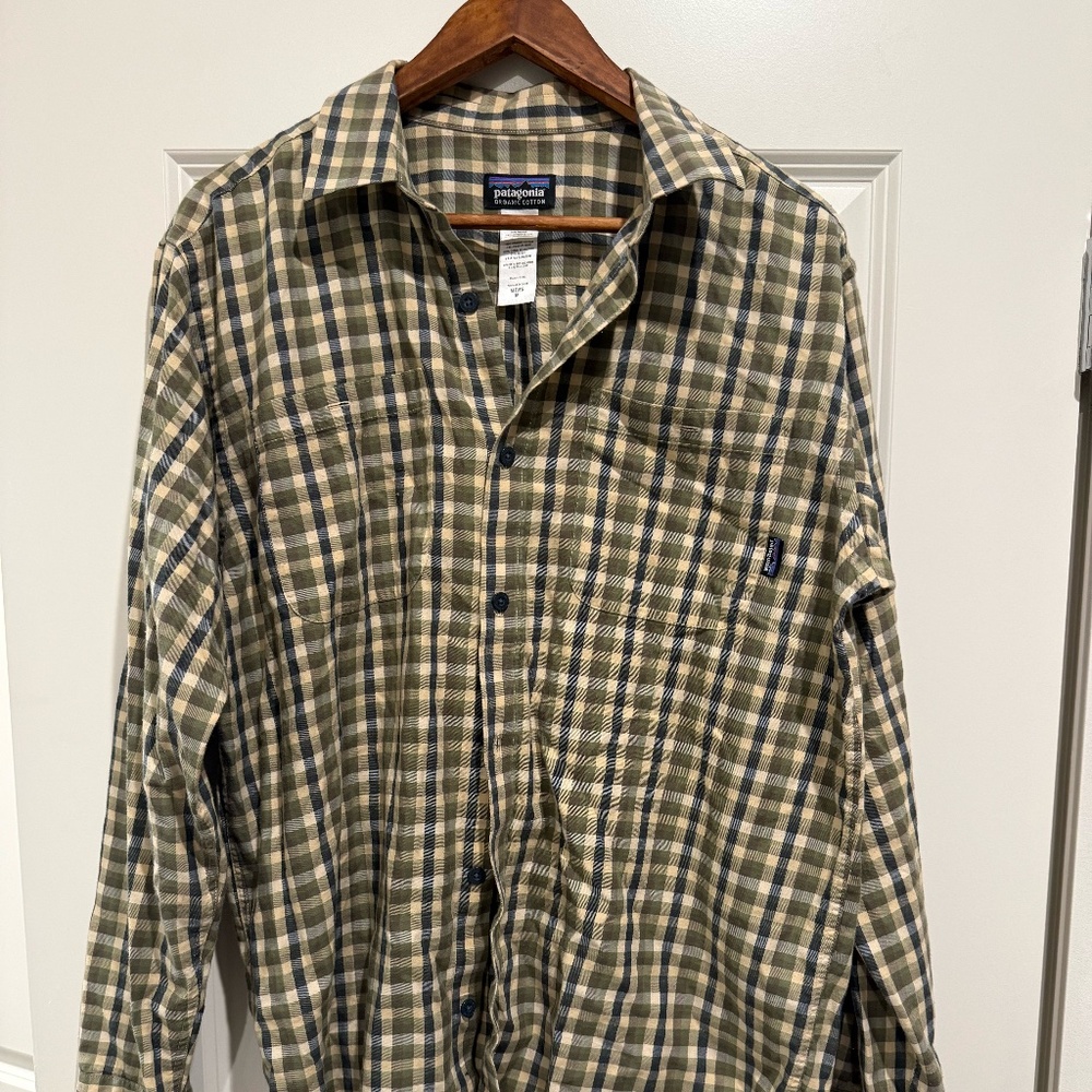 Patagonia Button-Up Medium Green Plaid